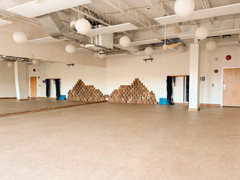 Pranify Yoga Kelowna - Sun room studio
