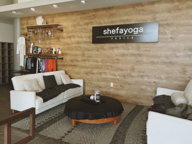 shefayoga venice - lounge area
