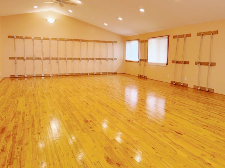 Kelowna Yoga House - Yoga studio room