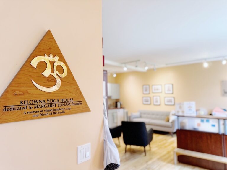 Kelowna Yoga House - om sign