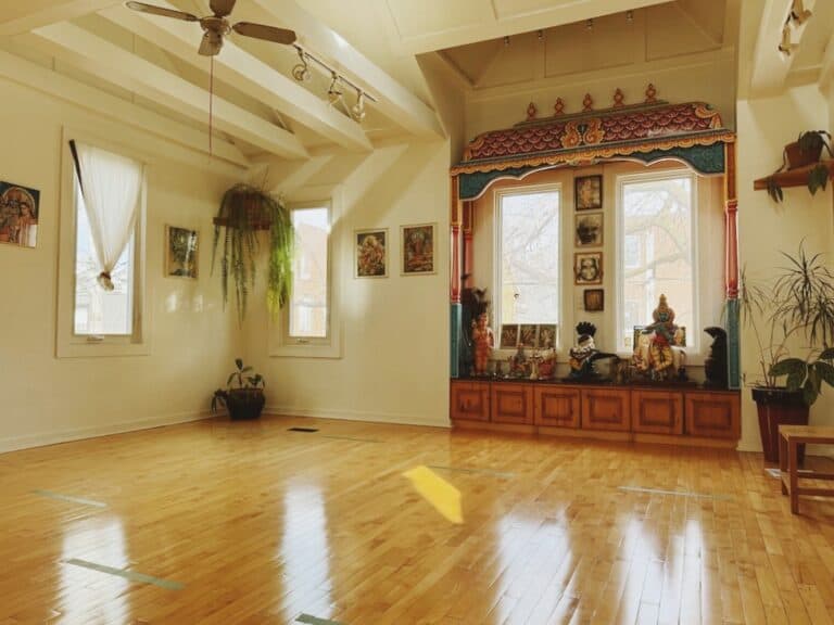 Sivananda Yoga Vedanta Centre - Toronto Yoga Studio