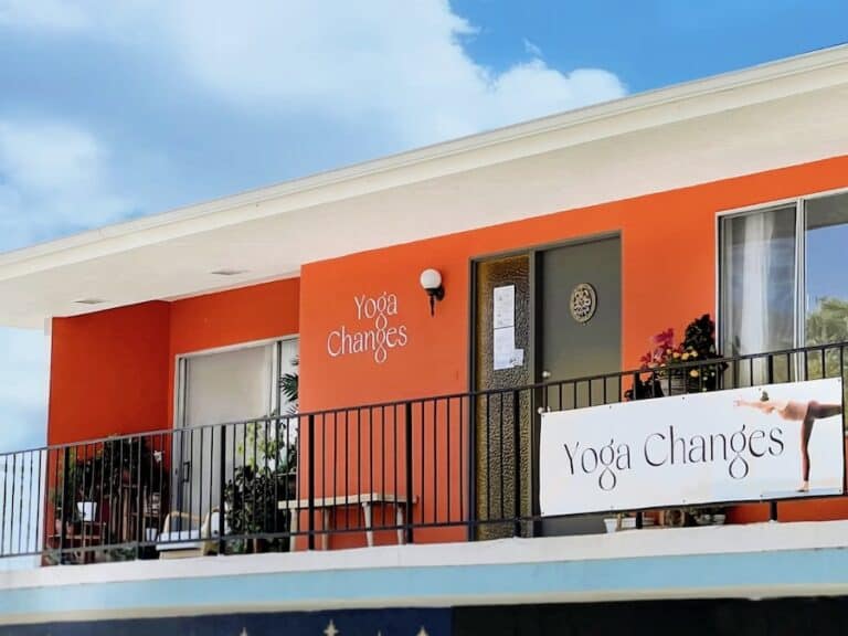Yoga Changes Santa Monica - streetview