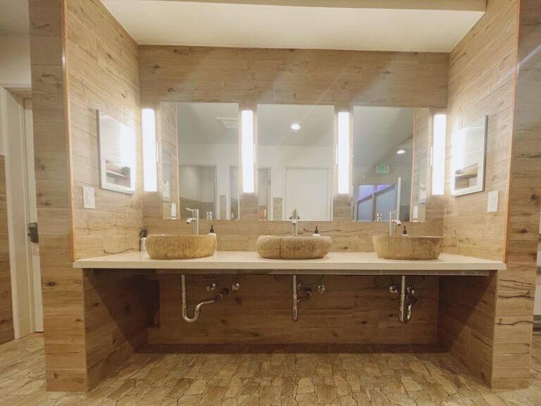 Yoga Flow SF Noe - washrooms